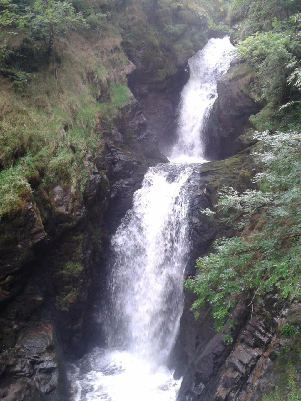 Le Chant Des Sources, Gites Et Chambres D'Hotes Avec Vue A Gimel-Les-Cascades Extérieur photo