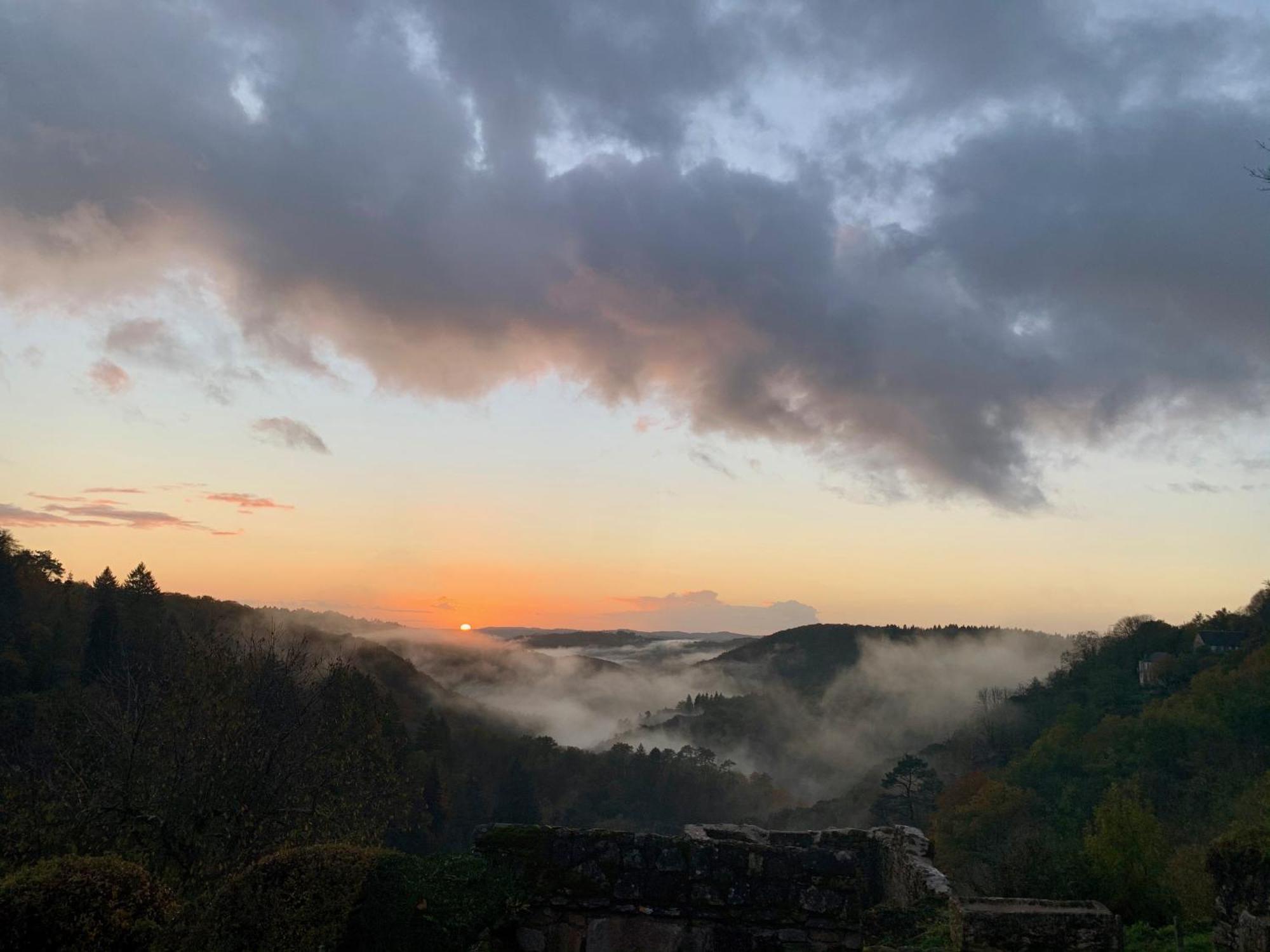Le Chant Des Sources, Gites Et Chambres D'Hotes Avec Vue A Gimel-Les-Cascades Extérieur photo