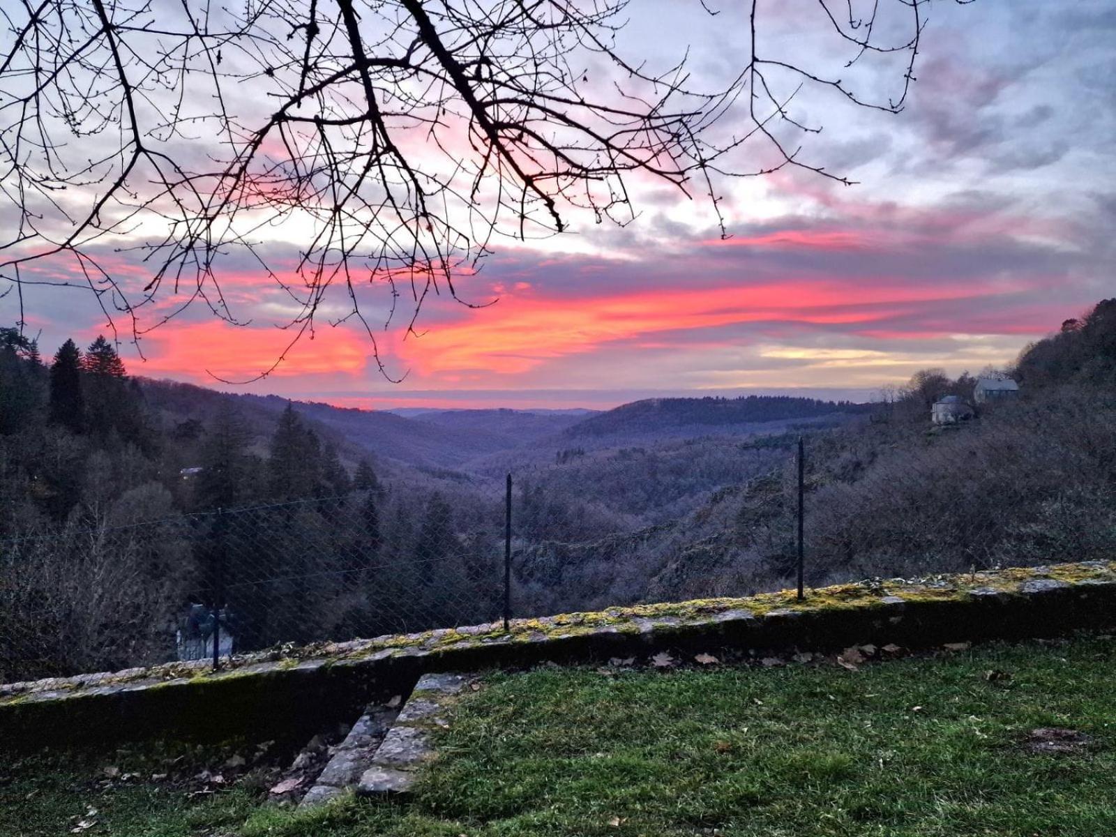 Le Chant Des Sources, Gites Et Chambres D'Hotes Avec Vue A Gimel-Les-Cascades Extérieur photo